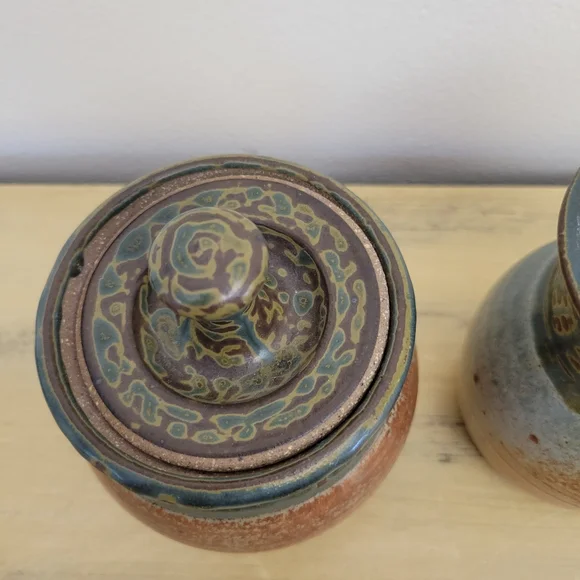 Signed Stoneware Creamer and sugar bowl - Picture 4 of 10
